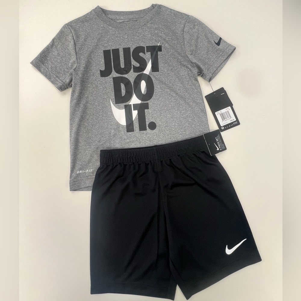 NWT - Nike matching set - boys size 6 - black & grey